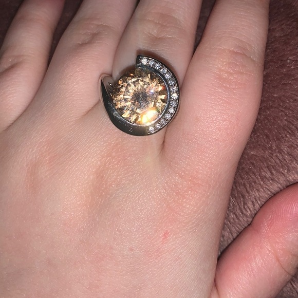 Topaz & Sterling Silver, Round Abstract Diamond Crested Ring, Size 7 - Picture 3 of 3